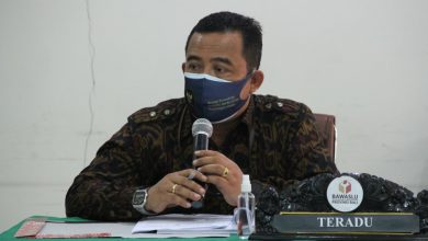 Photo of Terima Honor, Ketua KPU Karangasem Bantah Jadi “Anak Buah” Artha Dipa