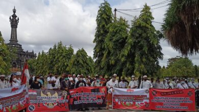 Photo of AHN Minta DPRD Bali Sarankan Jokowi Tak Hadiri Mahasabha XII 