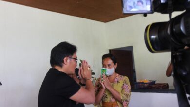 Photo of Turun Langsung ke Masyarakat, Bupati Badung Serahkan Bantuan Stimulus UMKM di Desa Dalung