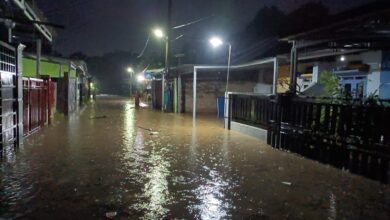 Photo of 138 Terendam, 2 Rusak Dihantam Banjir di Cirebon